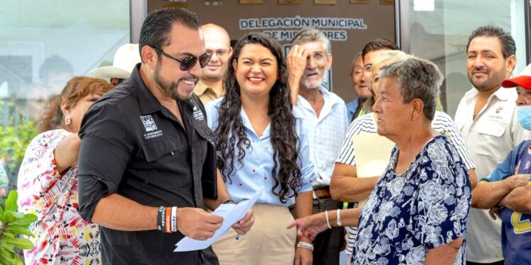 Alcalde Christian Agúndez atiende y escucha a la ciudadanía de Miraflores