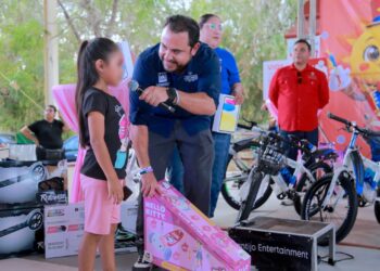 Celebra Alcalde Christian Agúndez a la niñez de la zona rural de Los Cabos