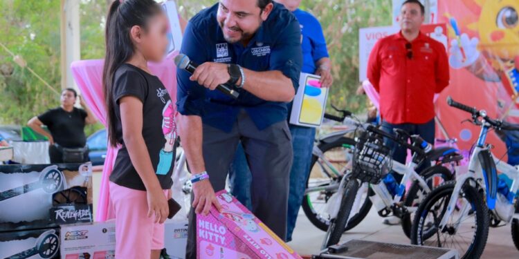 Celebra Alcalde Christian Agúndez a la niñez de la zona rural de Los Cabos