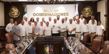 Recibe Gobierno del Estado pliego petitorio del magisterio sudcaliforniano; incluye temas laborales y salariales