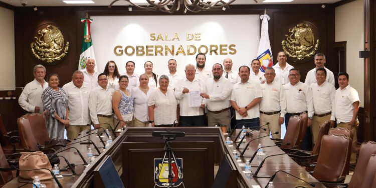 Recibe Gobierno del Estado pliego petitorio del magisterio sudcaliforniano; incluye temas laborales y salariales