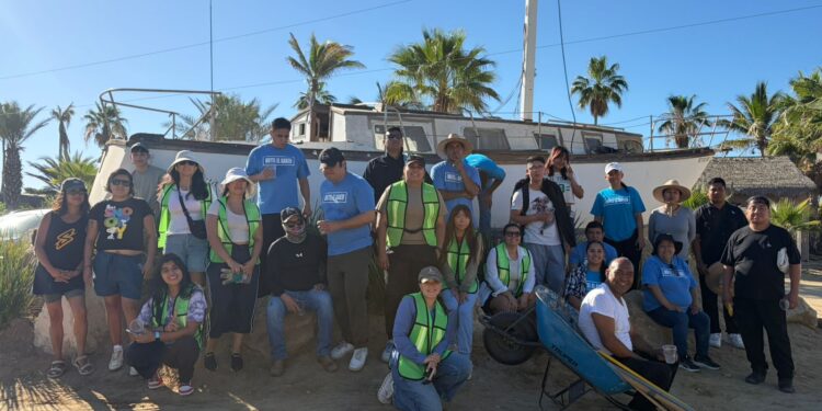 La Playa Centro Comunitario encabeza campaña de limpieza en el Día de la Madre Tierra