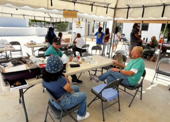 La Playa Centro Comunitario impulsa jornadas médicas con especialistas y vacunación gratuita