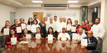 Capacitan a servidores públicos en prácticas de comunicación incluyente