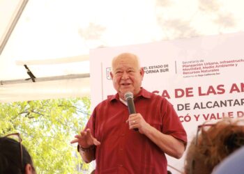 Más de mil familias del sur de La Paz se benefician con obras de alcantarillado: Víctor Castro