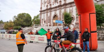 Alcaldesa Edith Aguilar Encabeza Banderazo de Salida de la Carrera NORRA 2026 en San Ignacio