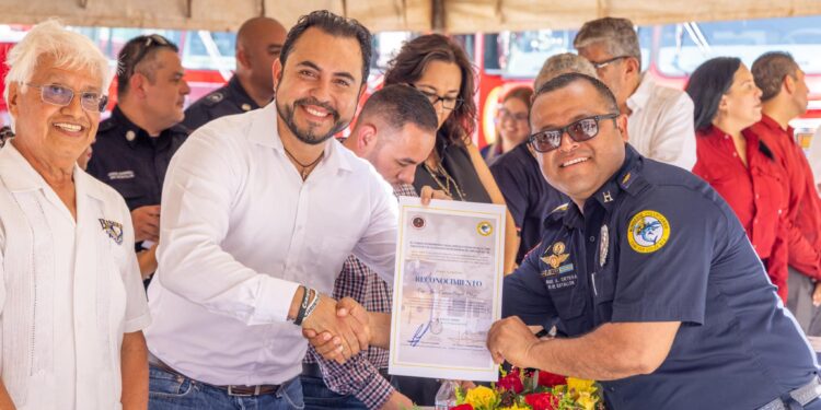 Christian Agúndez anuncia dignificación salarial y nuevas “quijadas de la vida” para Bomberos de Los Cabos