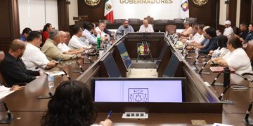 Gobierno del Estado y magisterio revisan renovación del convenio de salud
