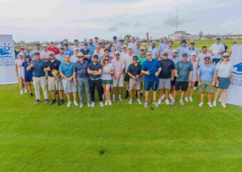 Jorge Campos se une a representantes de la industria turística en torneo de golf en Los Cabos