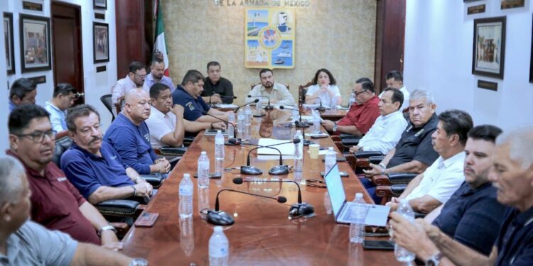 Refuerzan Ayuntamiento y sector transportista diálogo para mejorar el transporte público en Los Cabos