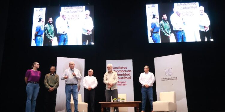 Participa Gobernador en conferencia para reflexionar sobre la paternidad y la abuelitud