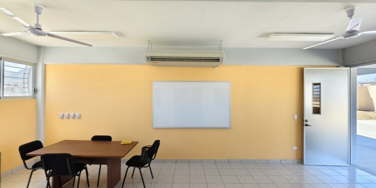 Destina Gobierno de BCS 100 mdp para atender fallas eléctricas en escuelas