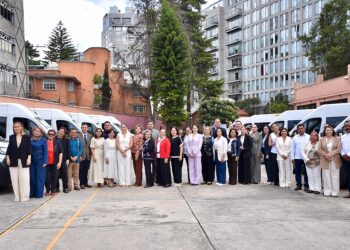 Recibe BCS dos unidades adaptadas para ampliar traslados de personas con discapacidad