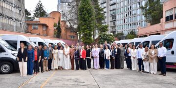 Recibe BCS dos unidades adaptadas para ampliar traslados de personas con discapacidad