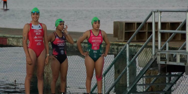 Triunfa atleta cabeña Leah Amezcua Herrera en Triatlón de Cozumel 2026