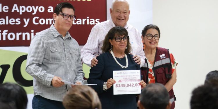Entrega Gobernador recursos del PACMyC a 31 creadores; preservan tradiciones y raíces sudcalifornianas
