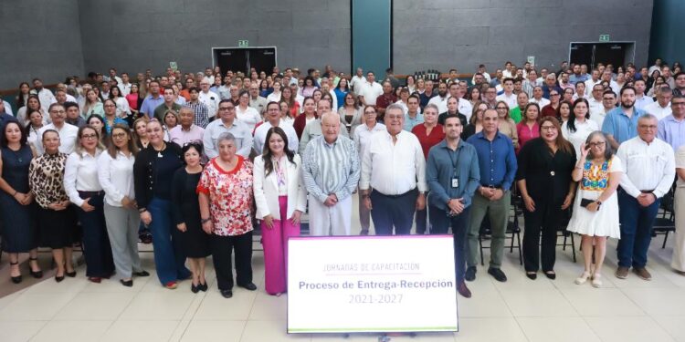 Encabeza Víctor Castro última jornada de capacitación para la entrega-recepción
