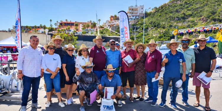 Entrega Gobierno de BCS un millón de pesos en apoyos al sector pesquero y acuícola de Los Cabos