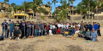 Realizan jornada de limpieza y concientización en zona costera de Cabo San Lucas tras lluvias