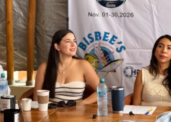 Niñas y niños aprenden a proteger la vida marina en clínicas de pesca de Bisbee’s en Los Cabos
