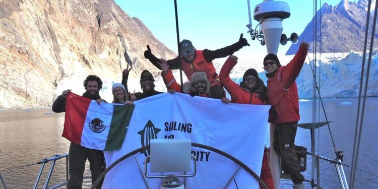 Expedición mexicana cruza el Ártico para estudiar su conexión con las ballenas del Pacífico