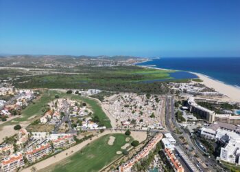 La apertura natural de la bocana del Estero de San José del Cabo coincide con la llegada de aves migratorias