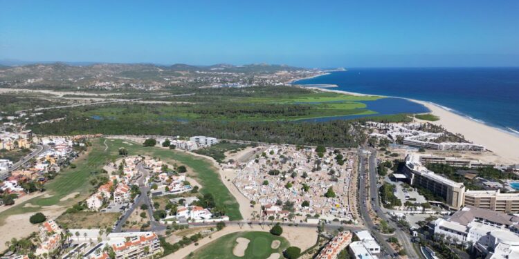 La apertura natural de la bocana del Estero de San José del Cabo coincide con la llegada de aves migratorias