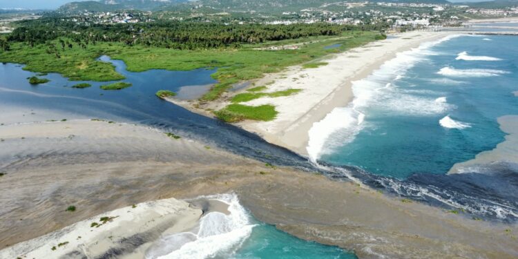 Lluvias de Vance reabre la bocana del Estero de San José; prevén dragado para recuperar profundidad