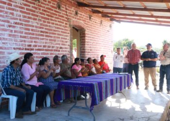Atiende gobernador Víctor Castro necesidades de comunidades rurales del municipio de La Paz