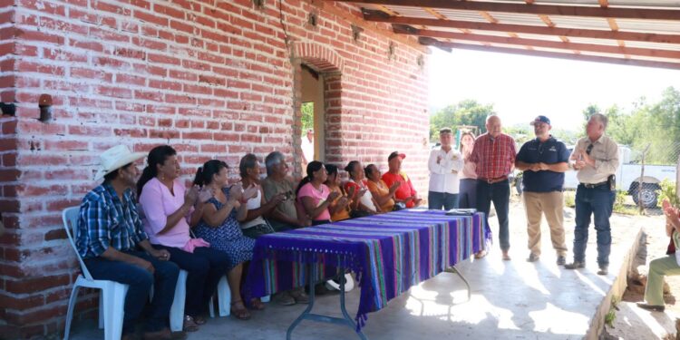 Atiende gobernador Víctor Castro necesidades de comunidades rurales del municipio de La Paz